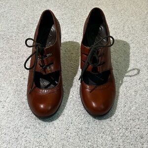 Born Rosel Rust brown leather lace-up heeled oxfords Size 7.5